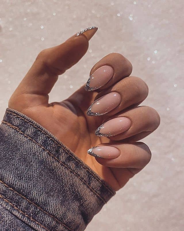 spring nail art, spring nails, spring nail designs, spring nail ideas, spring nail colors, French tips, French tip nails, glitter nails, glitter nail art