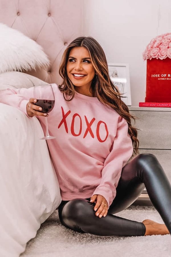 valentines day, Valentine's Day outfits, valentines outfits, valentines outfit ideas, valentines day outfits, valentines day outfits for women, valentines day outfits date, xoxo sweater, black leggings outfit, pink sweater outfit, causal outfit