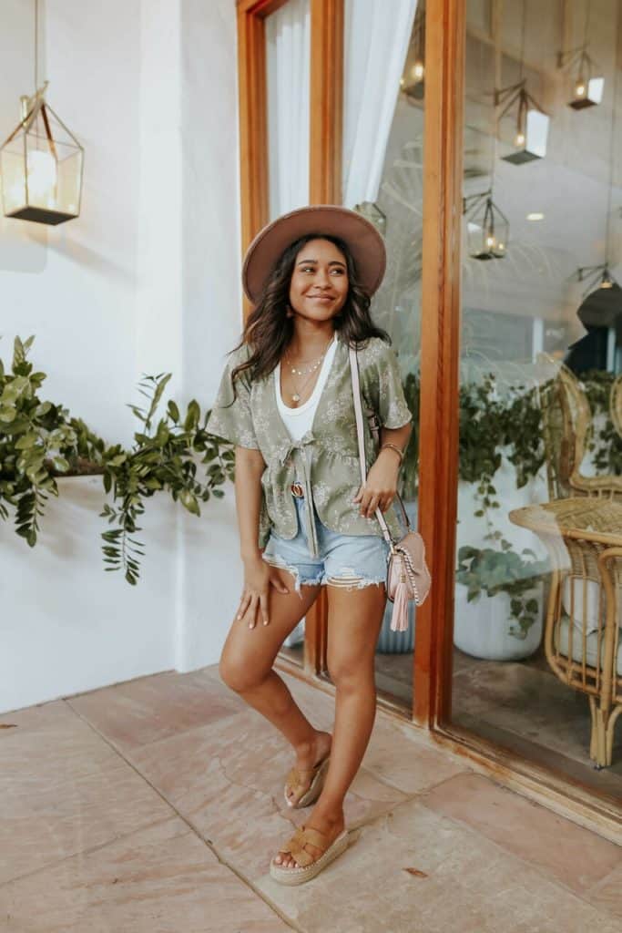 denim shorts outfit, denim shorts, denim shorts outfit summer, denim shorts women, black denim shorts outfit, casual denim shorts outfit, cute denim shorts outfit