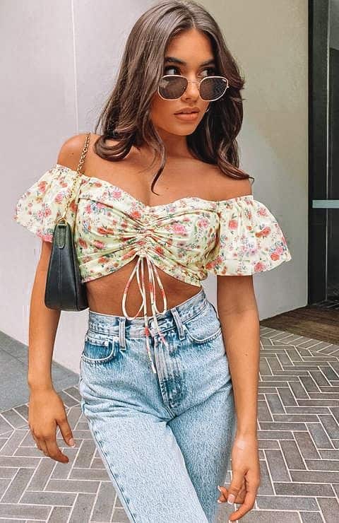 30+ Crop Top Outfits To Give You Inspo!