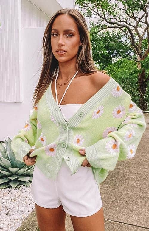  casual summer outfits, casual summer outfits for women, casual summer outfits for teens, summer outfits, summer outfits 2021, summer outfits aesthetic, floral sweater outfit, green cardigan outfit, white shorts outfit