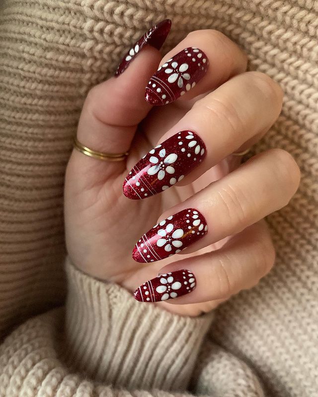 77 Outstanding Christmas Nail Designs to Celebrate This Year | Stylish  Belles | Red christmas nails, Holiday nail art, Holiday nails winter
