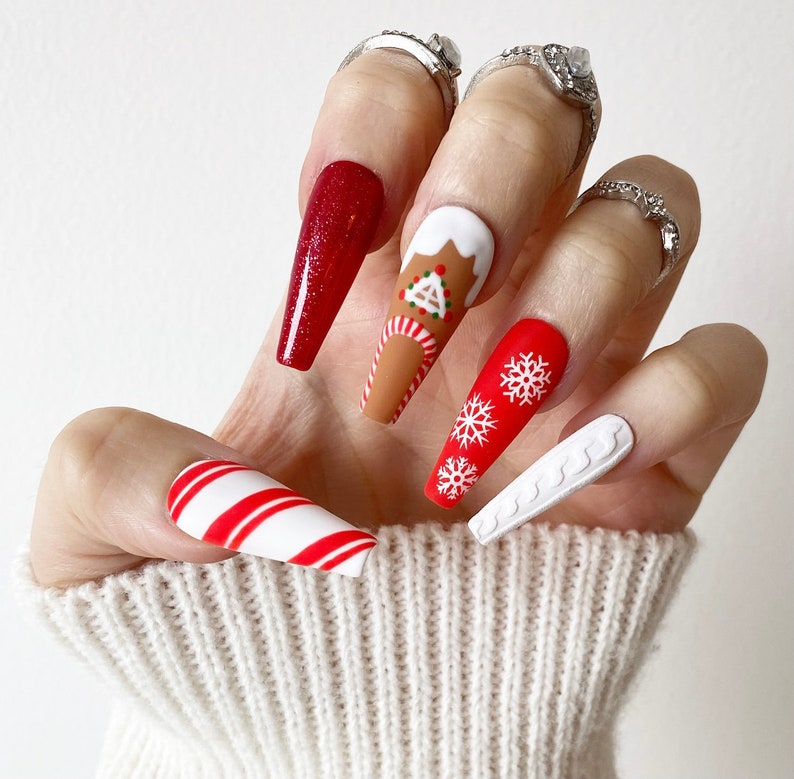 20+ Christmas Press On Nails That You Need To Try!