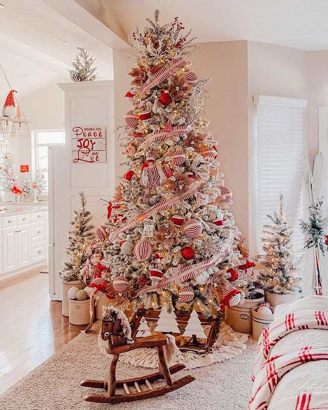 50+ Stunning Christmas Tree Ideas That Wow! - Prada & Pearls