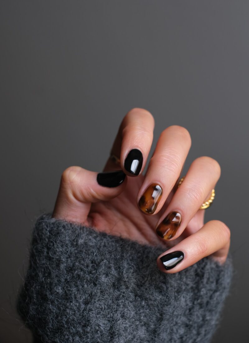 Gel Nails vs SNS: Which is better for your nails?