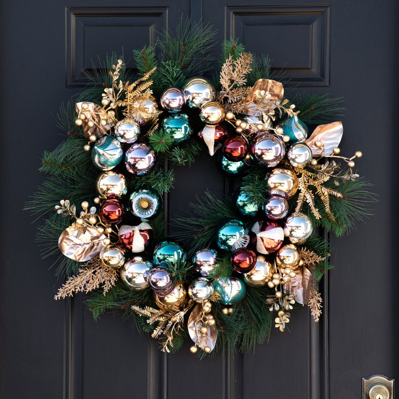 50+ Christmas Wreaths to Warm Your Home!