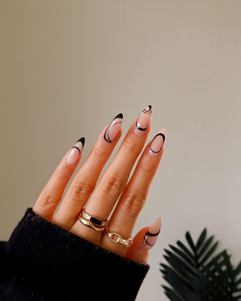 black nails, black nails acrylic, black nails ideas, black nails with design ideas, black nails short, black nails aesthetic, black nail designs, black nails ideas, black nail art, swirl nails, swirl nails black, abstract nails, abstract nails black