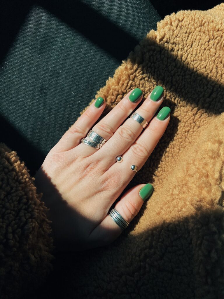 Difference Between Gel Overlay Vs Gel Polish, green nails, green nail art, green nail ideas, st Pattys day nails