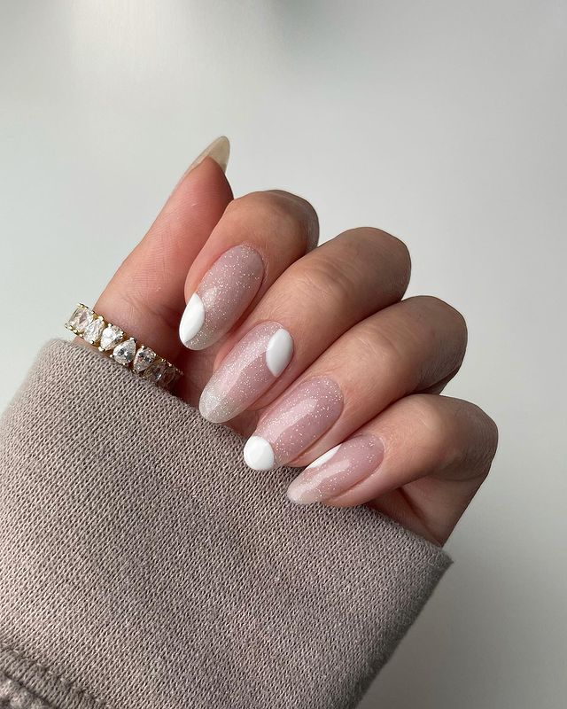 prom nails, prom nail acrylic, prom nails silver, prom nails acrylic classy, prom nails short, prom nails acrylic short, prom nail ideas, prom nail art, prom nails aesthetic, prom nails white, abstract nails, abstract nails white, glitter nails, glitter nails ideas, glitter nails designs 