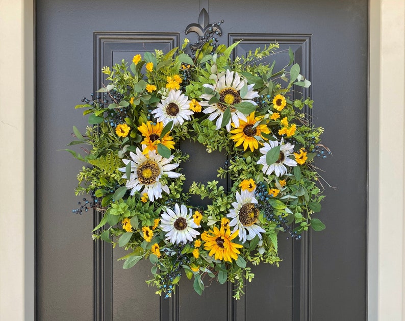 floral wreaths, floral wreaths for front door, floral wreath decor ideas, wreaths for front door, wreath ideas, wreath ideas summer, fruit wreath, sunflower wreath, sunflower wreath ideas