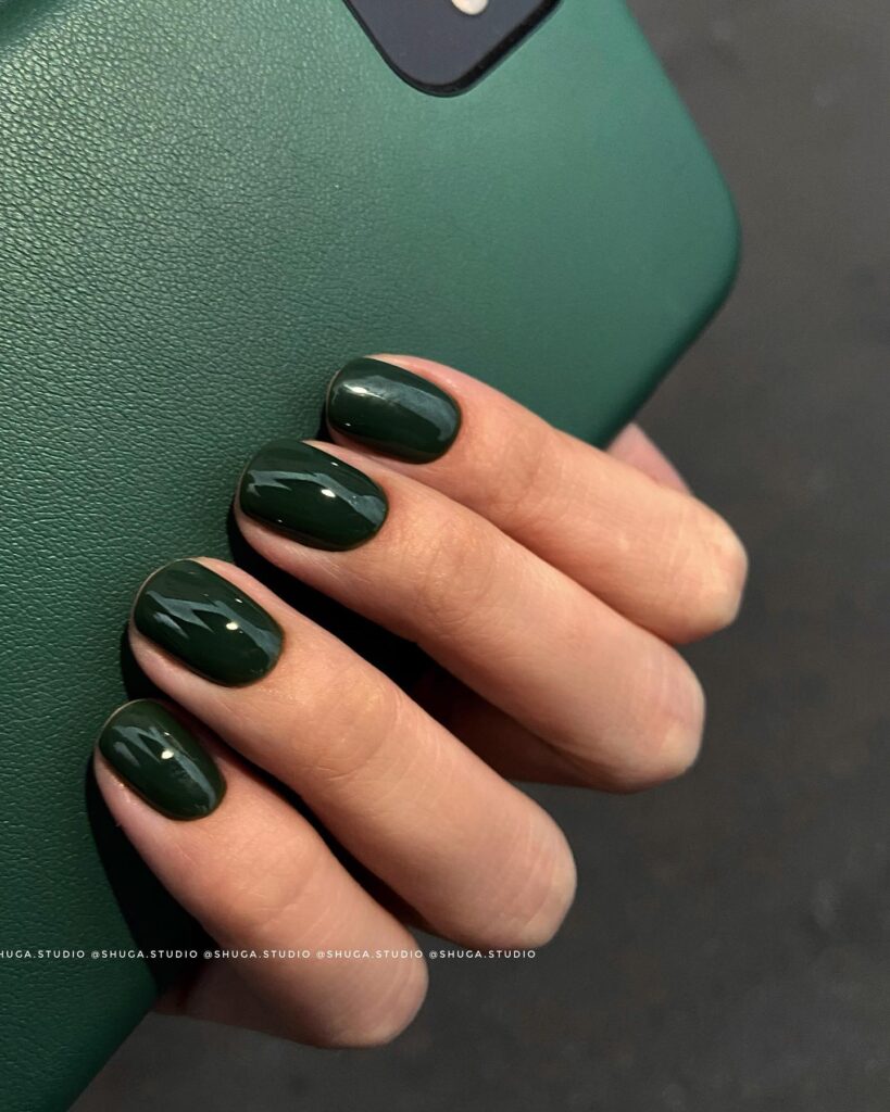 dark green nail designs, dark green nails, dark green nails ideas, dark green nails short, dark green nails aesthetic, dark green nail art, emerald green nails, emerald green nail ideas, green nail designs, short nails, short nails green