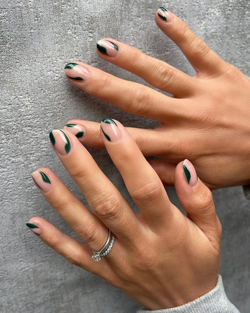 dark green nail designs, dark green nails, dark green nails ideas, dark green nails short, dark green nails aesthetic, dark green nail art, emerald green nails, emerald green nail ideas, green nail designs, short nails