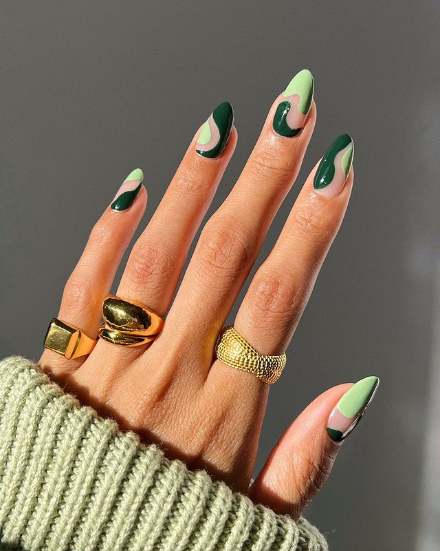 dark green nail designs, dark green nails, dark green nails ideas, dark green nails short, dark green nails aesthetic, dark green nail art, emerald green nails, emerald green nail ideas, green nail designs, swirl nails, abstract nails 