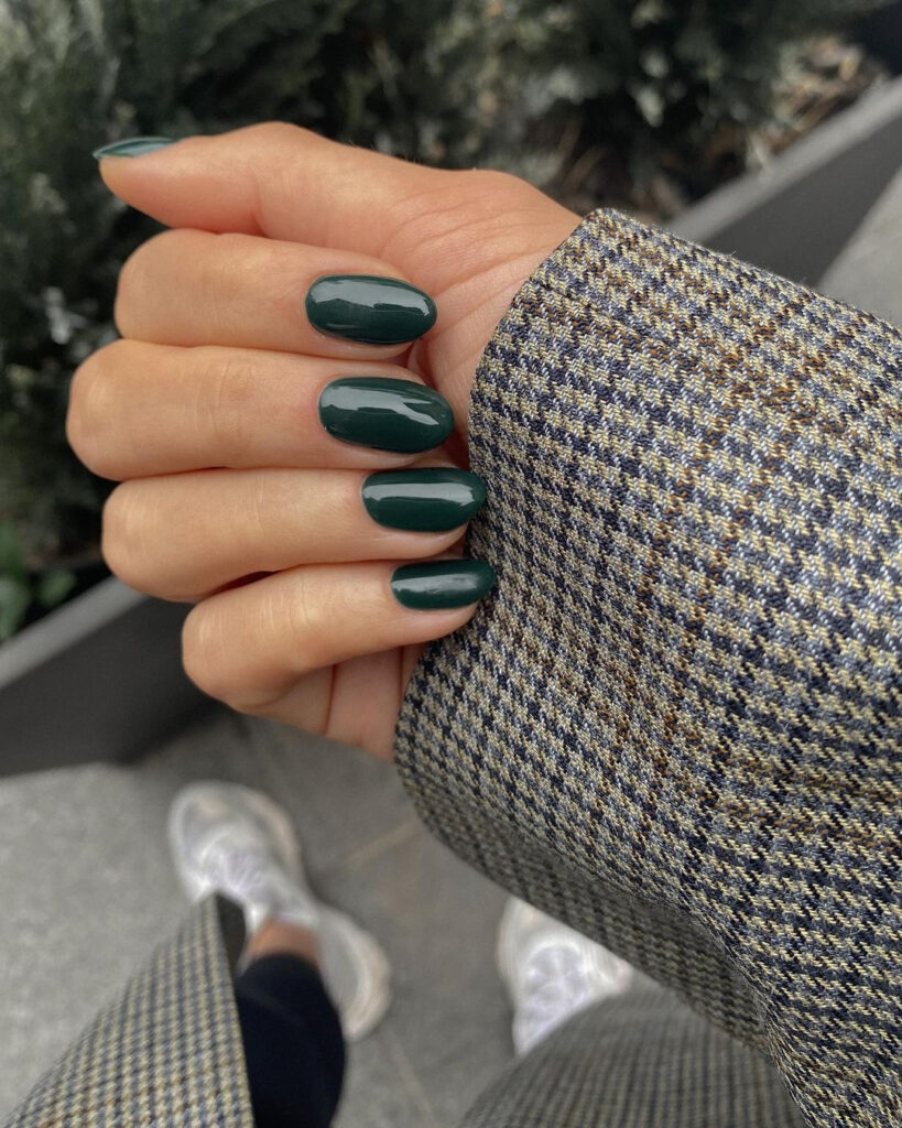 dark green nail designs, dark green nails, dark green nails ideas, dark green nails short, dark green nails aesthetic, dark green nail art, emerald green nails, emerald green nail ideas, green nail designs, green nails almond