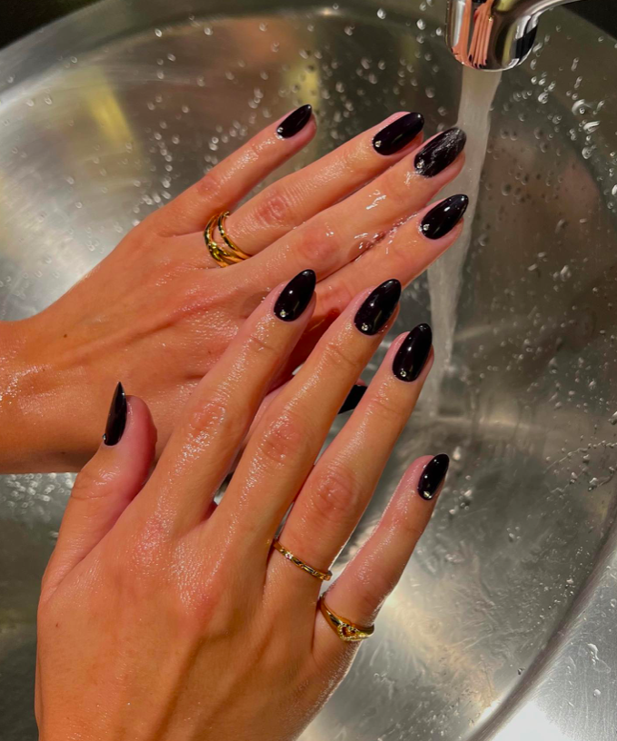 black nails, black nails ideas, black nails trendy, black nails design, black nails short, black nails inspiration, black nails aesthetic, black nail designs, black nail set, black nail ideas, black nail art