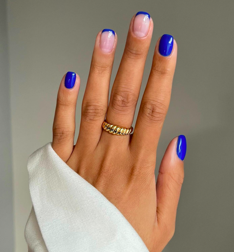 Blue nails, blue nails ideas, blue nails acrylic, blue nails with design, blue nails short, blue nails design, blue nails aesthetic, blue nail designs, blue nail art, French tip nails, gradient nails, royal blue nails, short nails