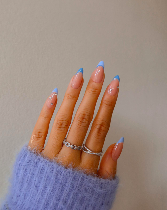Blue nails, blue nails ideas, blue nails acrylic, blue nails with design, blue nails short, blue nails design, blue nails aesthetic, blue nail designs, blue nail art, French tip nails, gradient nails, French tip nails, rhinestone nails