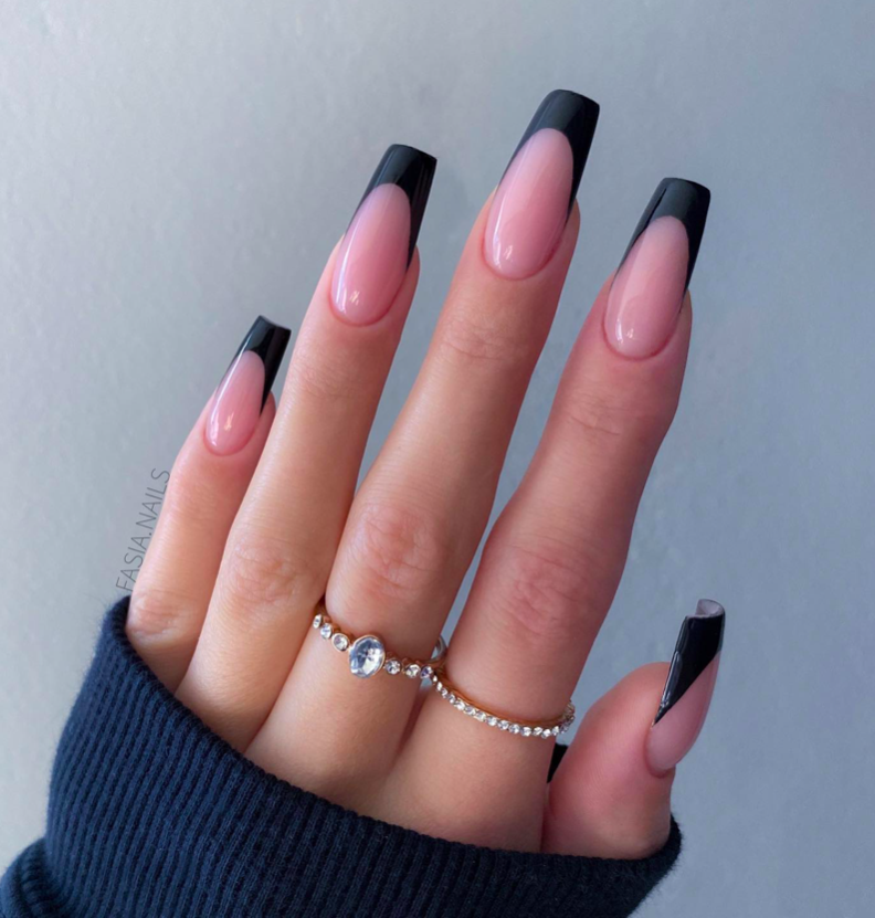 black nails, black nails ideas, black nails trendy, black nails design, black nails short, black nails inspiration, black nails aesthetic, black nail designs, black nail set, black nail ideas, black nail art, French tip nails, French nails