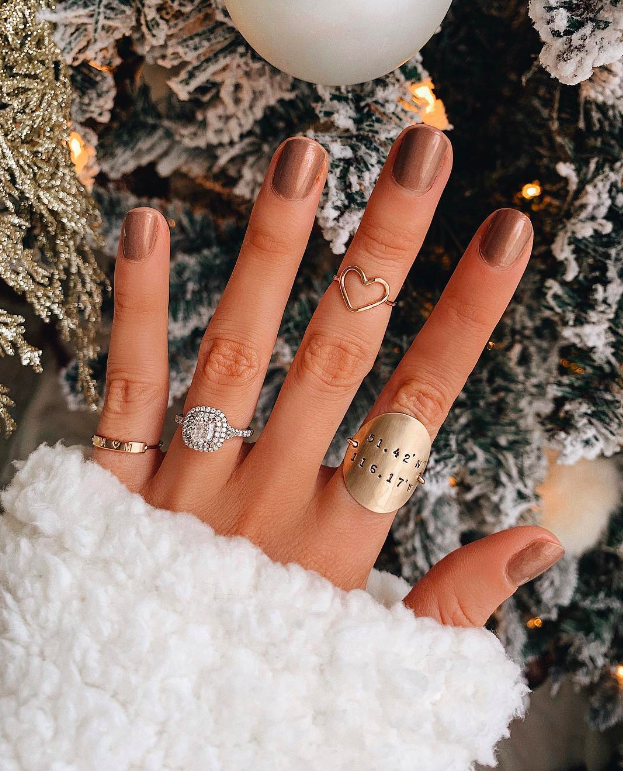 short christmas nails, short christmas nails simple, short christmas nails acrylic, short christmas nails 2024, short christmas nails ideas, short christmas nail designs, short christmas nail ideas, glitter nails, glitter nails christmas