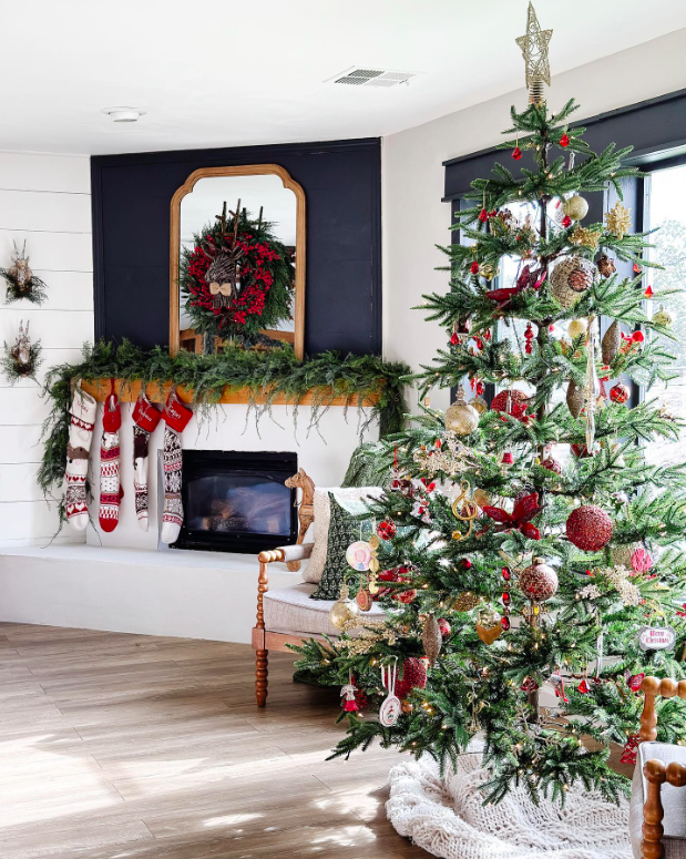 christmas living room decor, christmas living room ideas, christmas living room, christmas living room aesthetic, christmas living room decor ideas, christmas living room decor small space, christmas living room decorations