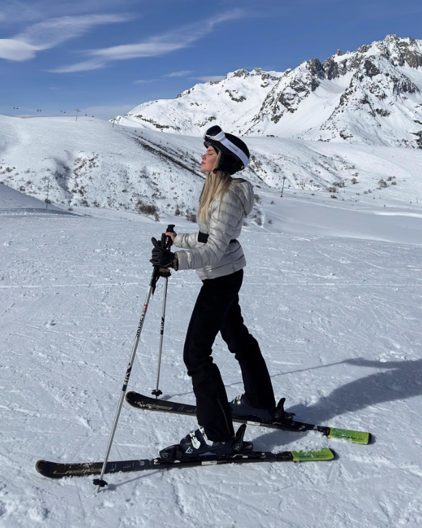 ski outfit, ski outfits, ski outfits for women, ski outfit aesthetic, ski outfits for women style, ski outfits for women aesthetic, ski outfit ideas, ski style, ski outfits for women style, ski outfits for women 2025