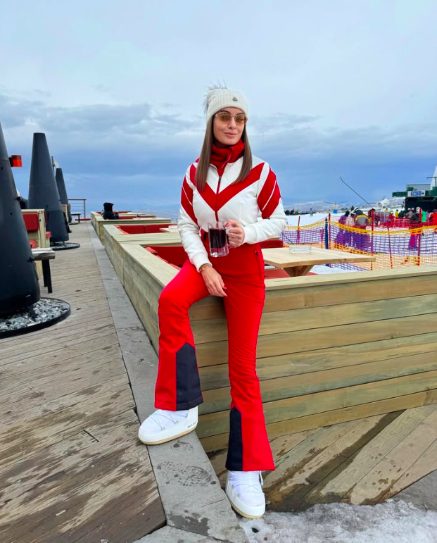 ski outfit, ski outfits, ski outfits for women, ski outfit aesthetic, ski outfits for women style, ski outfits for women aesthetic, ski outfit ideas, ski style, ski outfits for women style, ski outfits for women 2025