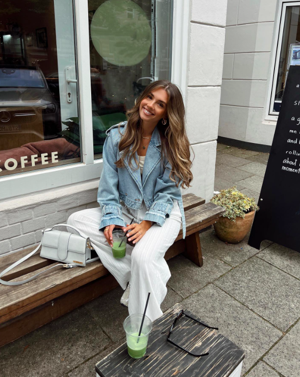 white pants, white pants outfit, white pants outfit aesthetic, white pants outfit casual, white pants fit, white pants outfit spring, white pants outfit summer, white pants outfit summer classy, white pants outfit casual classy, denim jacket outfit
