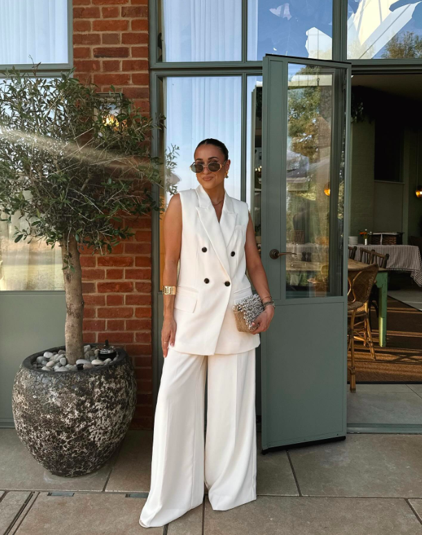 white pants, white pants outfit, white pants outfit aesthetic, white pants outfit casual, white pants fit, white pants outfit spring, white pants outfit summer, white pants outfit summer classy, white pants outfit casual classy