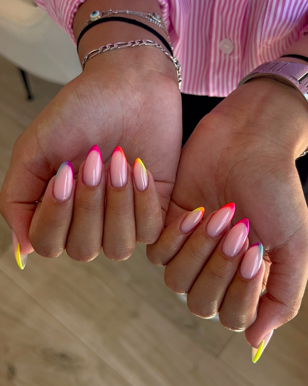 august nails, august nails ideas, august nails designs, august nails 2025, august nails ideas simple, august nails ideas almond, august nails almond, august nail colors, summer nails, summer nails simple, summer nails short, bright nails