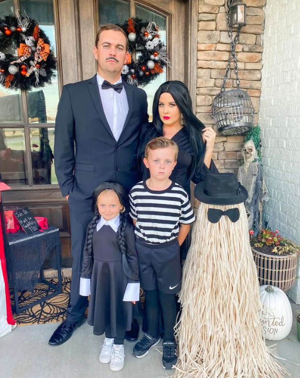 family halloween costumes, family halloween costume, family halloween costumes 2025, halloween costumes family, family halloween costume ideas, cute family halloween costumes, family halloween costume for 5, the addams family halloween costume