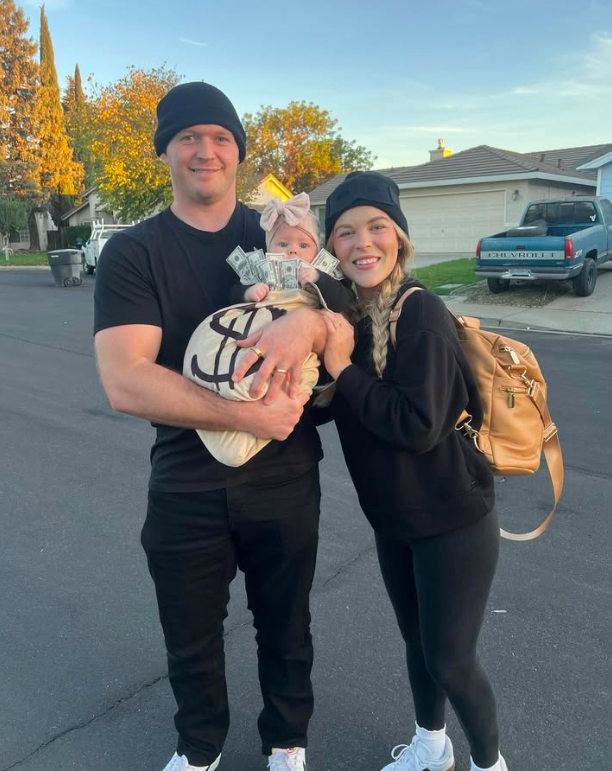 family halloweeen costumes with baby, family halloween costumes, family halloweeen costumes with baby 2025, family halloweeen costumes with baby easy, family halloweeen costumes with baby ideas, family halloween costume ideas