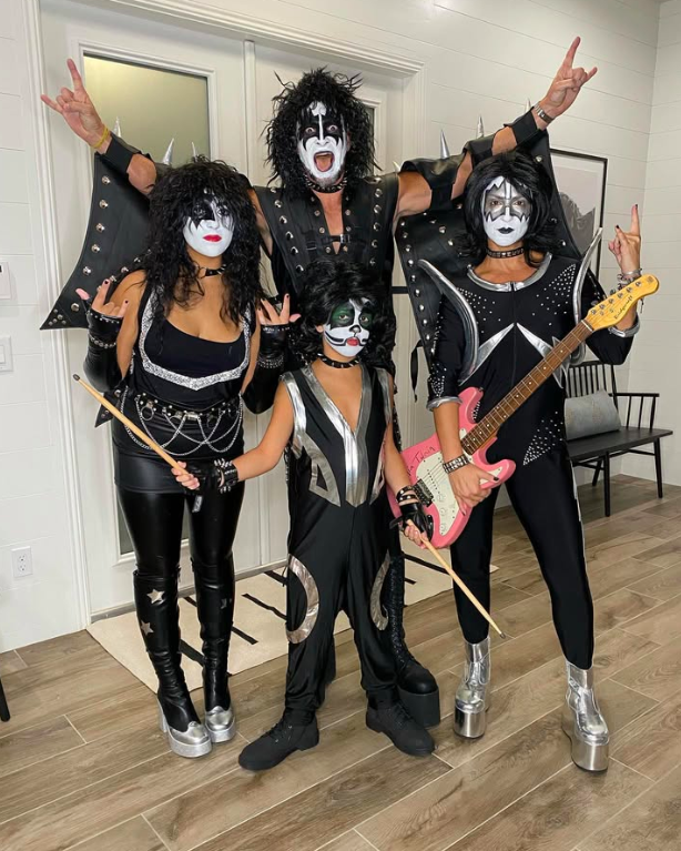 family halloween costumes for 4, family halloween costumes for 4 ideas, family halloween costumes for 4 DIY, family halloween costumes for 4 2025, family halloween costume, family halloween costumes ideas, family halloween costumes for 4 funny