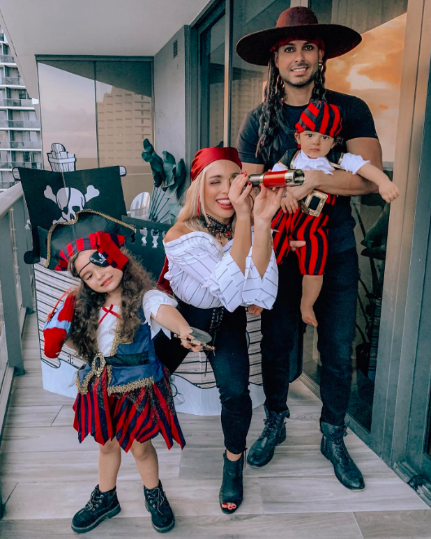 family halloween costumes for 4, family halloween costumes for 4 ideas, family halloween costumes for 4 DIY, family halloween costumes for 4 2025, family halloween costume, family halloween costumes ideas, family halloween costumes for 4 funny, pirates halloween costume family