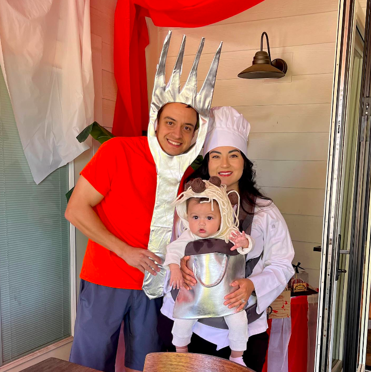 family halloweeen costumes with baby, family halloween costumes, family halloweeen costumes with baby 2025, family halloweeen costumes with baby easy, family halloweeen costumes with baby ideas, family halloween costume ideas