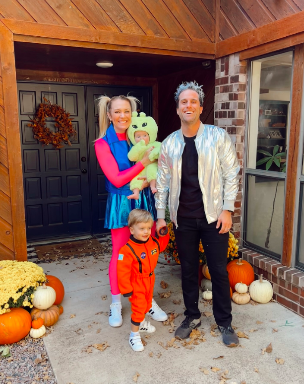 family halloweeen costumes with baby, family halloween costumes, family halloweeen costumes with baby 2025, family halloweeen costumes with baby easy, family halloweeen costumes with baby ideas, family halloween costume ideas
