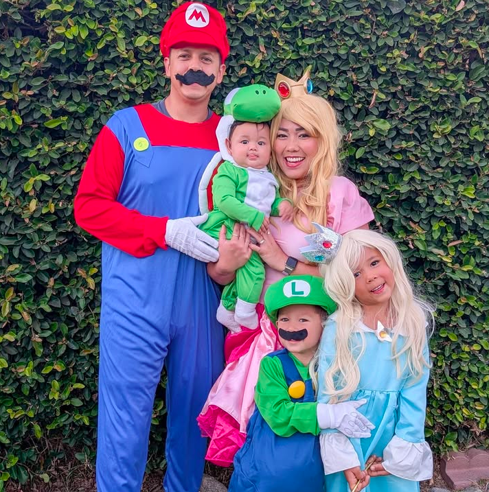 family halloweeen costumes with baby, family halloween costumes, family halloweeen costumes with baby 2025, family halloweeen costumes with baby easy, family halloweeen costumes with baby ideas, family halloween costume ideas, super mario family halloween costume