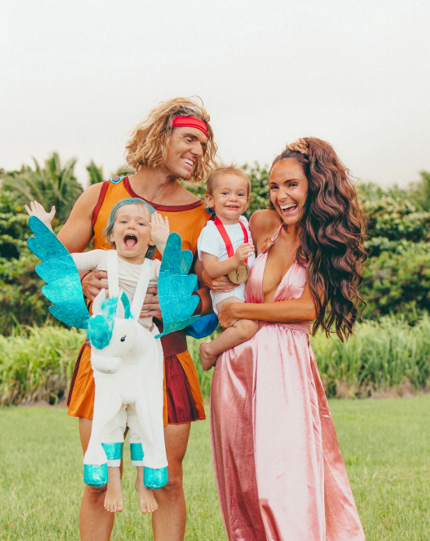 family halloweeen costumes with baby, family halloween costumes, family halloweeen costumes with baby 2025, family halloweeen costumes with baby easy, family halloweeen costumes with baby ideas, family halloween costume ideas