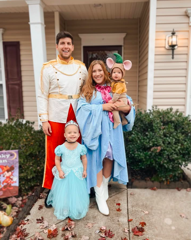 family halloweeen costumes with baby, family halloween costumes, family halloweeen costumes with baby 2025, family halloweeen costumes with baby easy, family halloweeen costumes with baby ideas, family halloween costume ideas