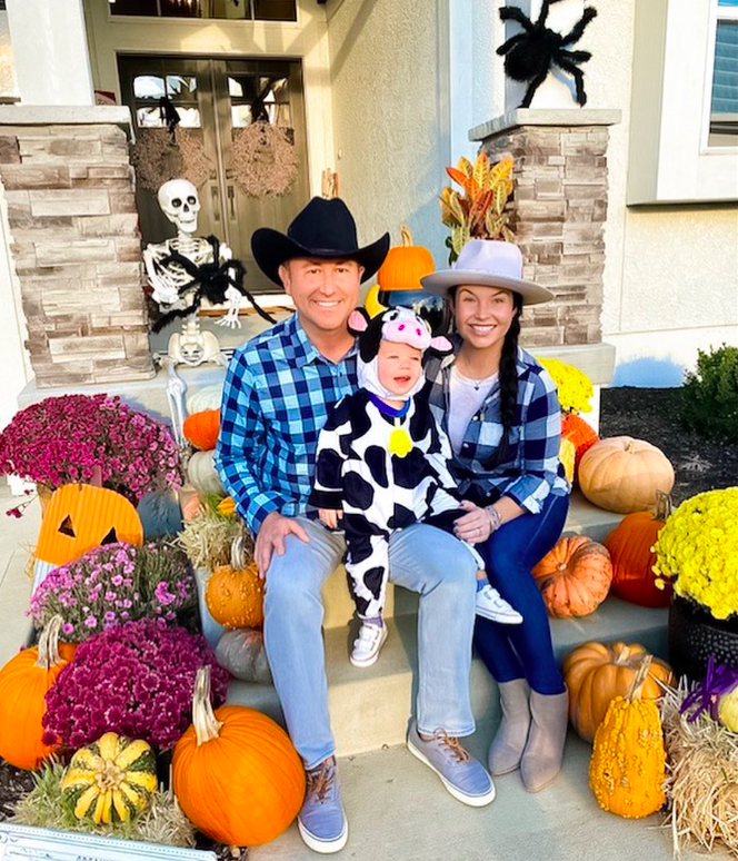 family halloweeen costumes with baby, family halloween costumes, family halloweeen costumes with baby 2025, family halloweeen costumes with baby easy, family halloweeen costumes with baby ideas, family halloween costume ideas