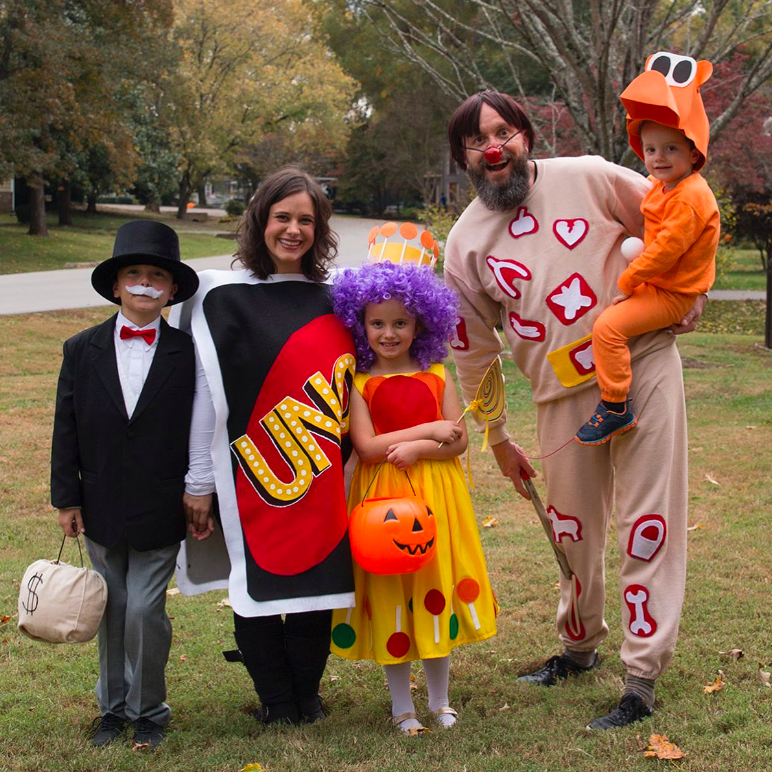 family halloween costumes, family halloween costumes for 5, family halloween costumes for 5 easy diy, family halloween costumes for 5 funny, family halloween costume, family halloween costumes 2025