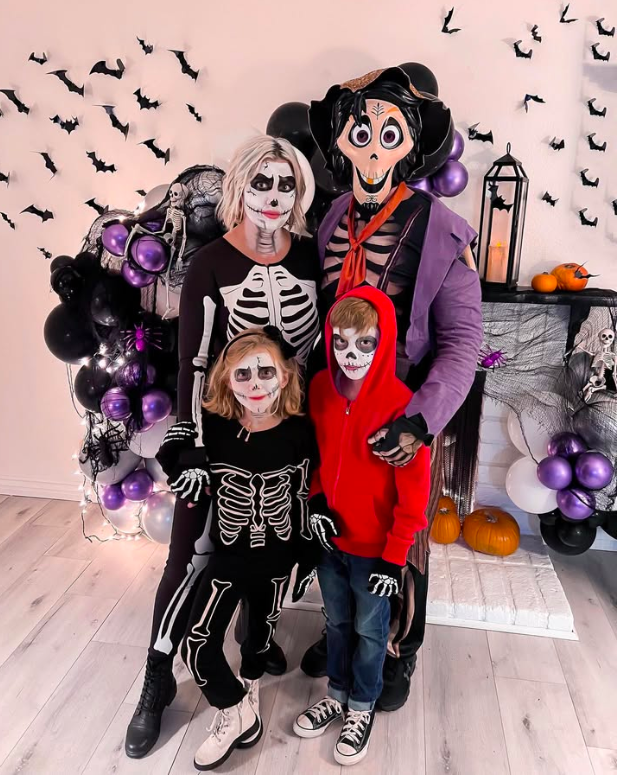 family halloween costumes for 4, family halloween costumes for 4 ideas, family halloween costumes for 4 DIY, family halloween costumes for 4 2025, family halloween costume, family halloween costumes ideas, family halloween costumes for 4 disney