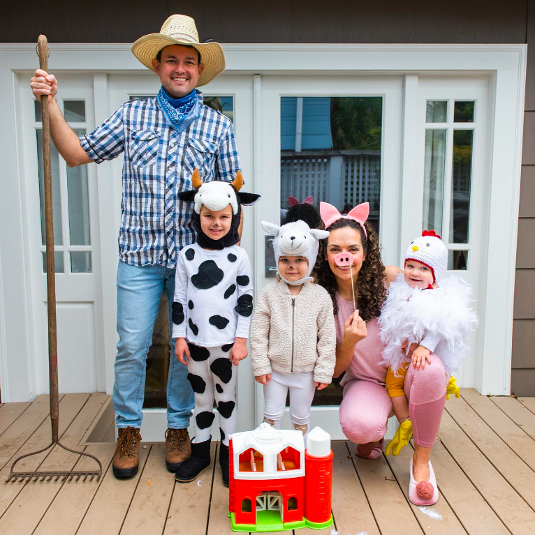 family halloween costumes, family halloween costumes for 5, family halloween costumes for 5 easy diy, family halloween costumes for 5 funny, family halloween costume, family halloween costumes 2025