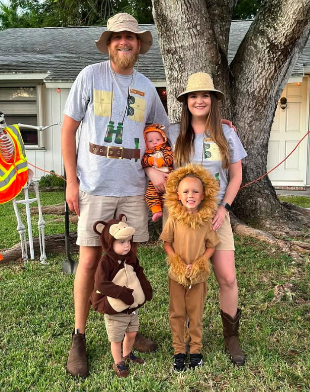family halloween costumes, family halloween costumes for 5, family halloween costumes for 5 easy diy, family halloween costumes for 5 funny, family halloween costume, family halloween costumes 2025