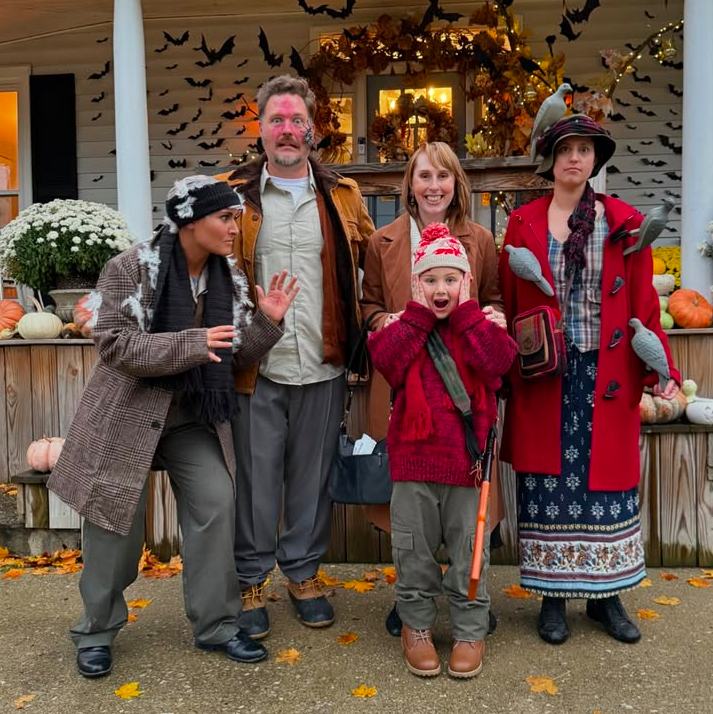 family halloween costumes, family halloween costumes for 5, family halloween costumes for 5 easy diy, family halloween costumes for 5 funny, family halloween costume, family halloween costumes 2025