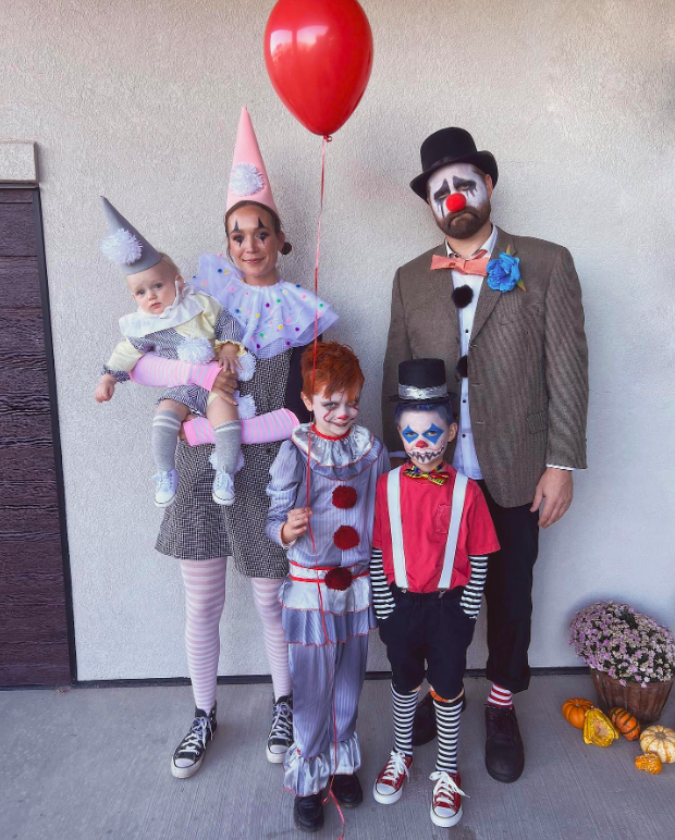 family halloween costumes, family halloween costumes for 5, family halloween costumes for 5 easy diy, family halloween costumes for 5 funny, family halloween costume, family halloween costumes 2025