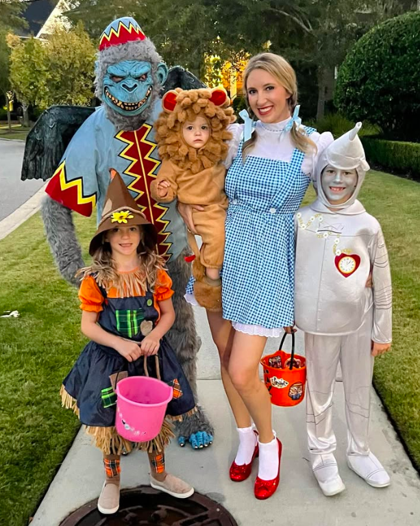 family halloween costumes, family halloween costumes for 5, family halloween costumes for 5 easy diy, family halloween costumes for 5 funny, family halloween costume, family halloween costumes 2025