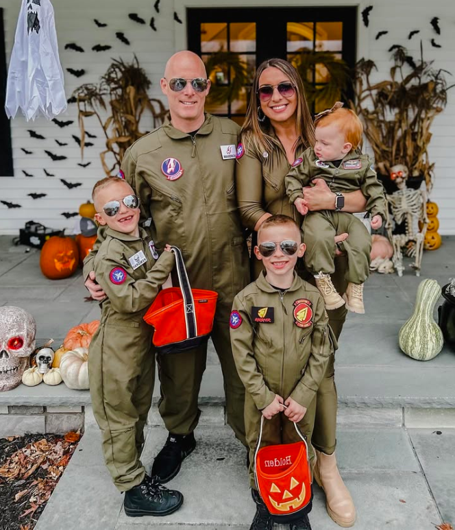family halloween costumes, family halloween costumes for 5, family halloween costumes for 5 easy diy, family halloween costumes for 5 funny, family halloween costume, family halloween costumes 2025