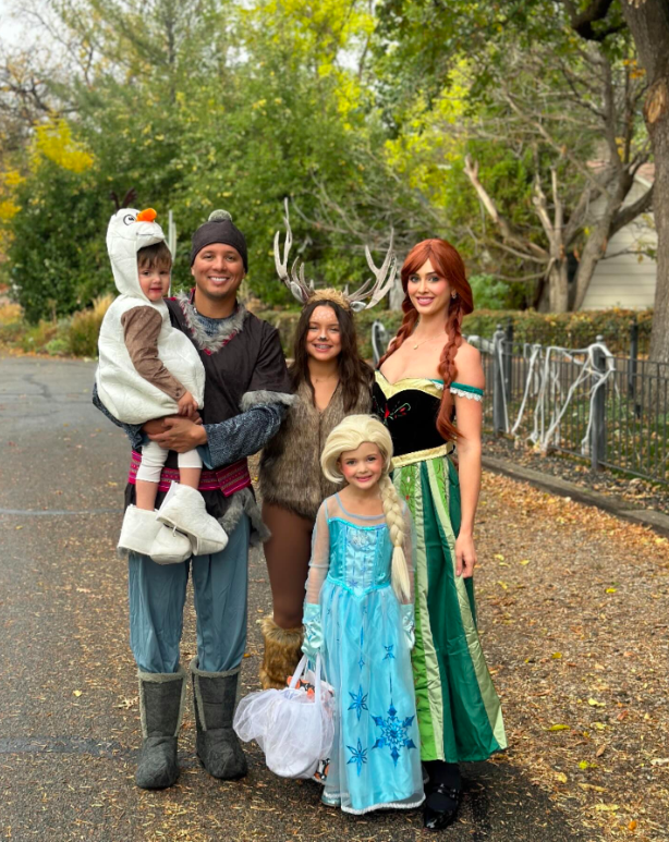 family halloween costumes, family halloween costumes for 5, family halloween costumes for 5 easy diy, family halloween costumes for 5 funny, family halloween costume, family halloween costumes 2025