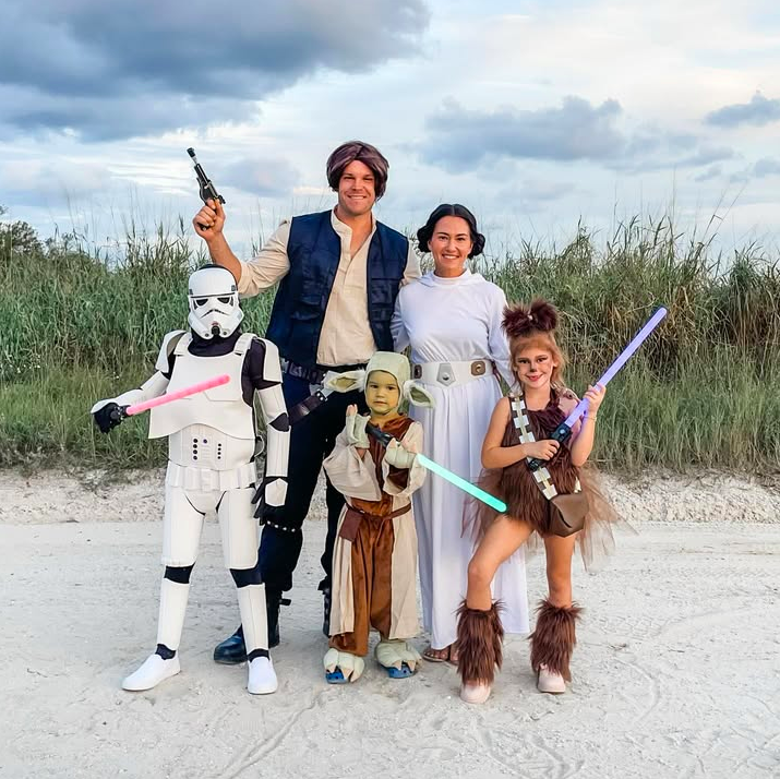 family halloween costumes, family halloween costumes for 5, family halloween costumes for 5 easy diy, family halloween costumes for 5 funny, family halloween costume, family halloween costumes 2025