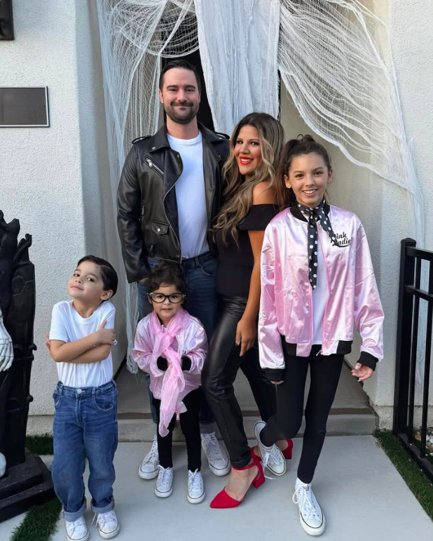 family halloween costumes, family halloween costumes for 5, family halloween costumes for 5 easy diy, family halloween costumes for 5 funny, family halloween costume, family halloween costumes 2025
